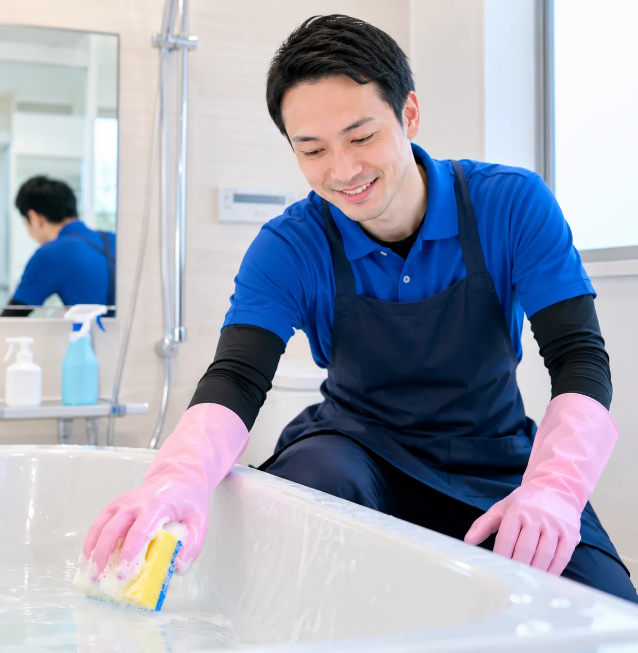 浴室・お風呂クリーニングの作業風景｜町田・相模原のハウスクリーニング リーウィズ