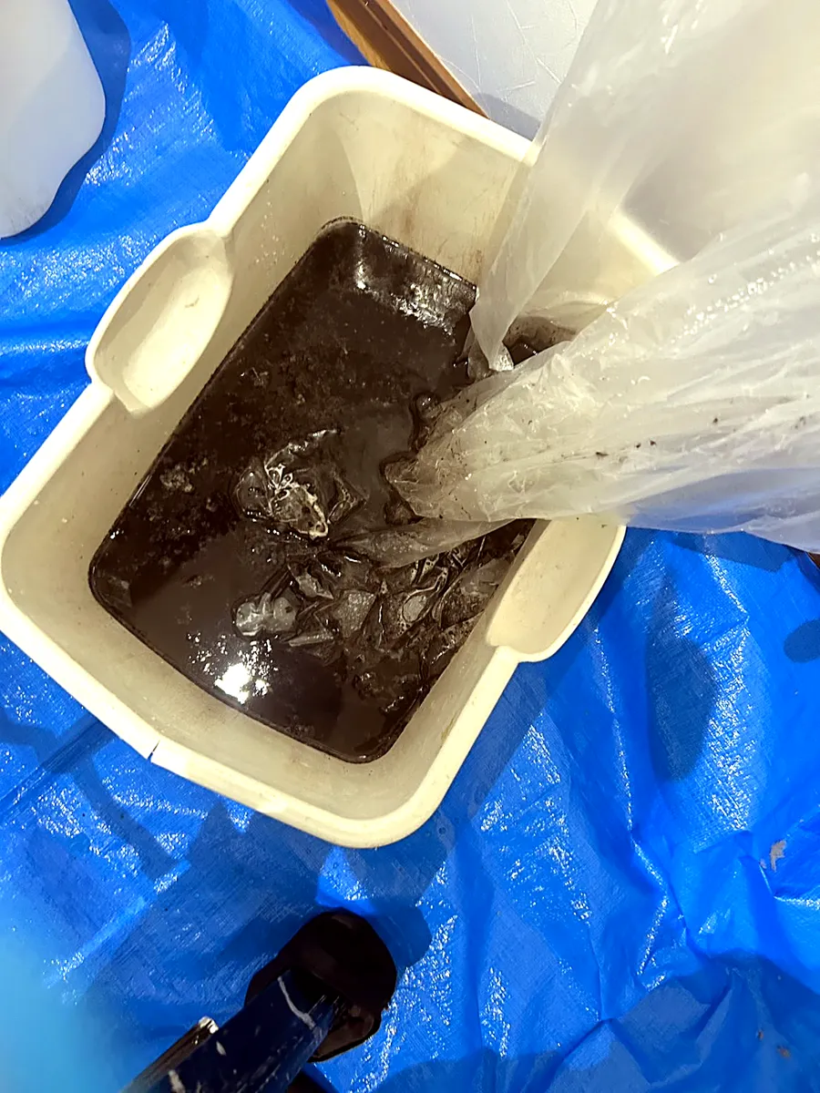 1台の洗浄で出た汚水|町田・相模原のハウスクリーニング リーウィズ