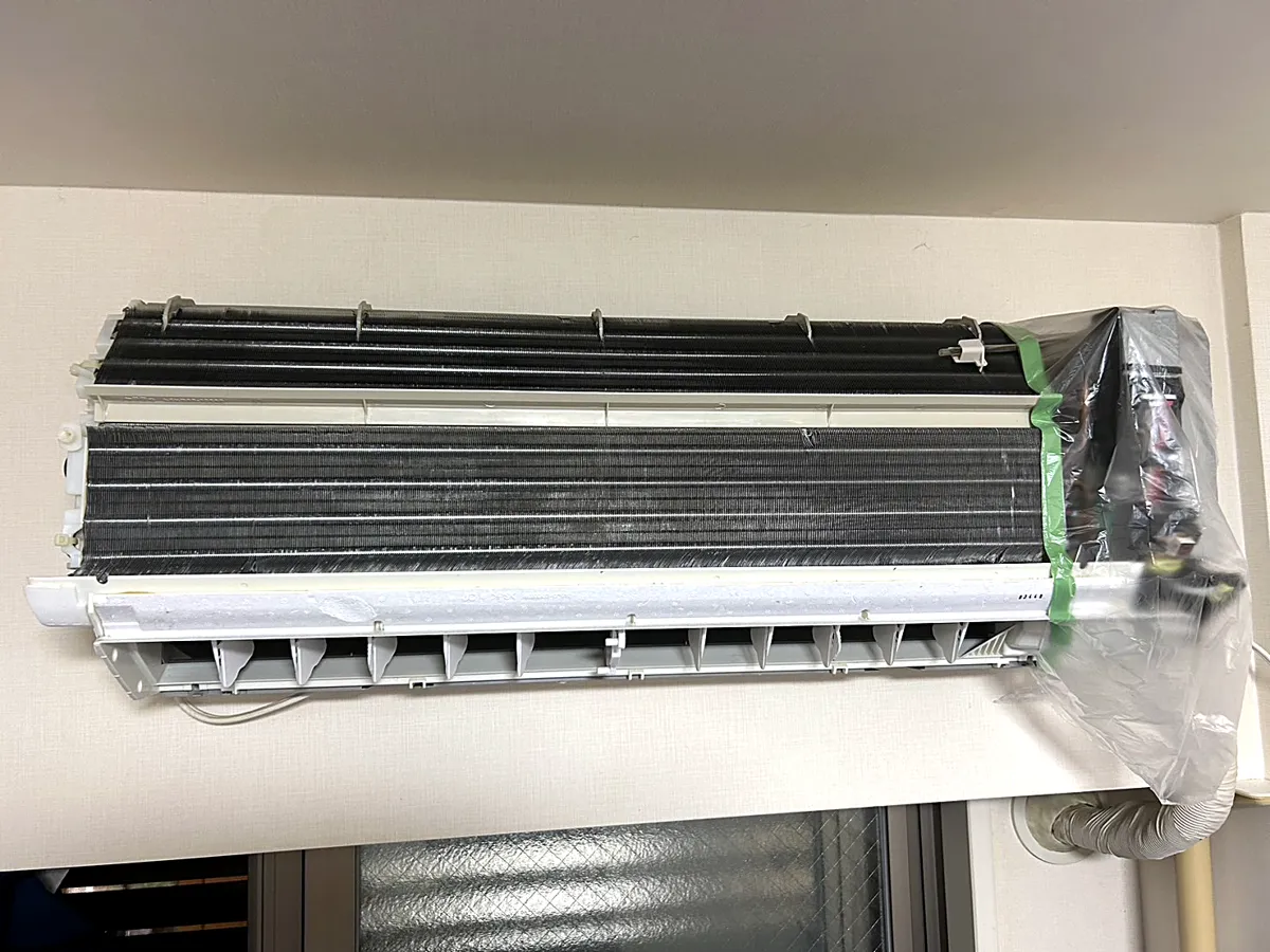 カバー・部品を外して分解した状態|町田・相模原のハウスクリーニング リーウィズ