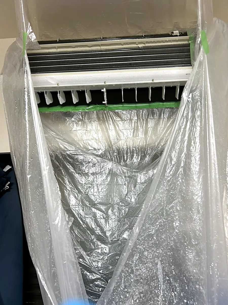 高圧洗浄で熱交換器を洗浄している様子|町田・相模原のハウスクリーニング リーウィズ